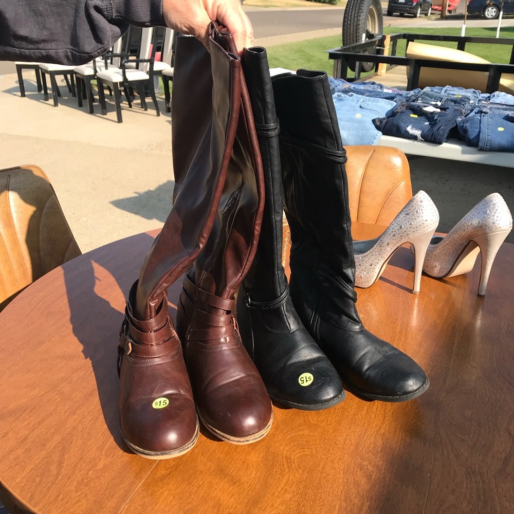 Two pairs of 👢